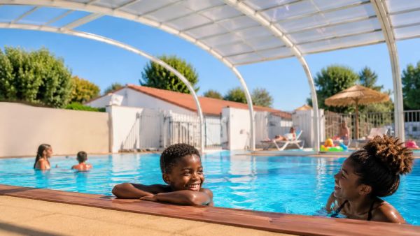 Optimiser vos vacances en vendée avec une piscine couverte